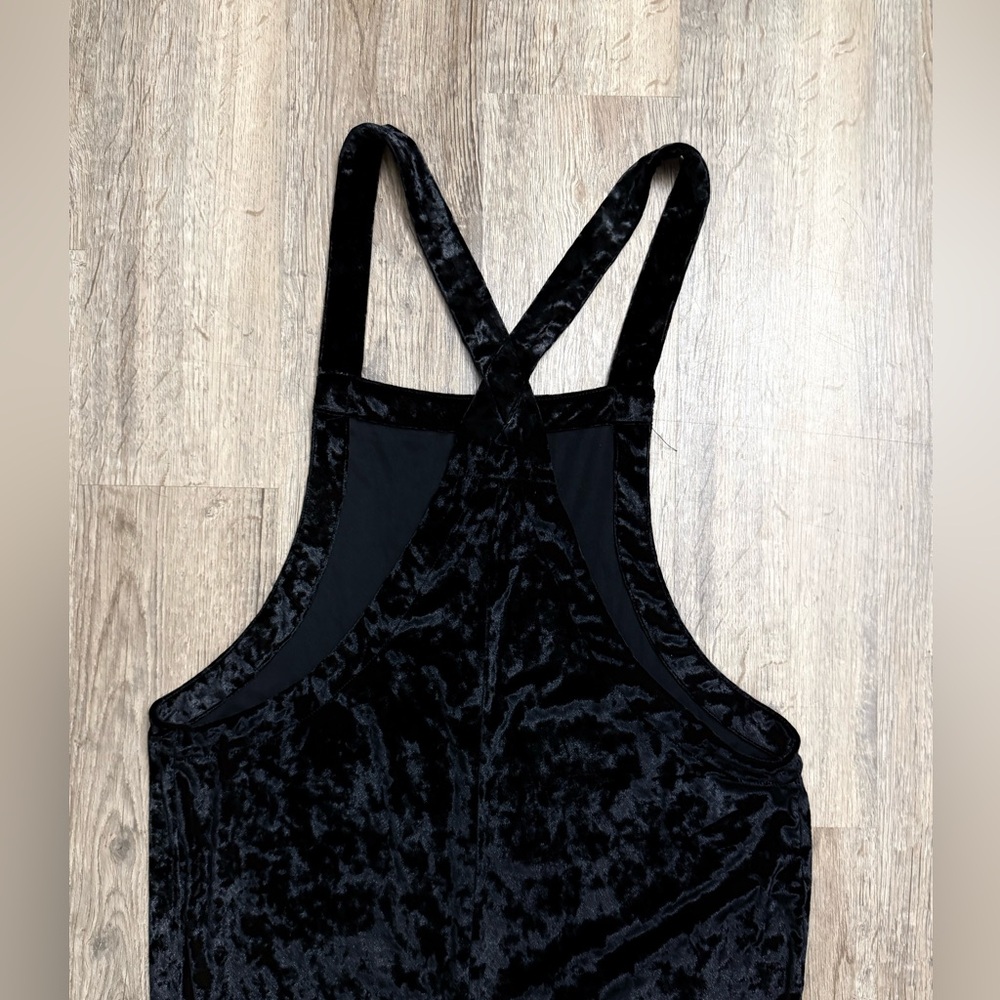 Urban Outfitters • Black Velvet Cropped Overalls - Picture 10 of 12